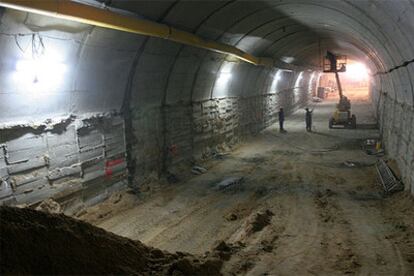 Interior de uno de los túneles que se han construido en la capital.