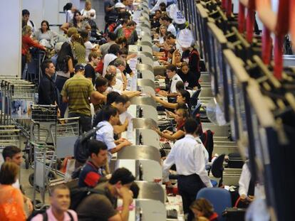 Movimento no aeroporto de Bras&iacute;lia no Natal. 