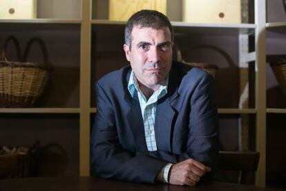 Francesc Serés s’endinsa en el relat de l’impacte de la immigració al Baix Cinca i el Segrià.