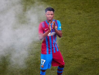 Fati, durante la presentación de los jugadores del Barça en el Gamper.