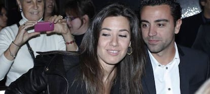 Xavi Hernández y su novia Nuria Cunillera.
