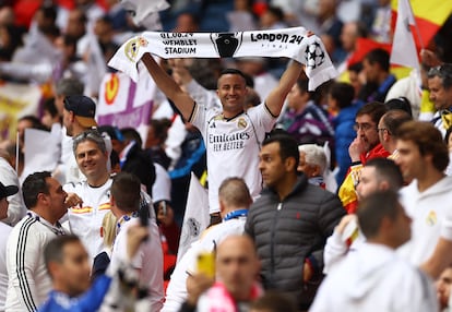 Aficionados del Real Madrid en el estadio de Wembley en la final de la Champions League