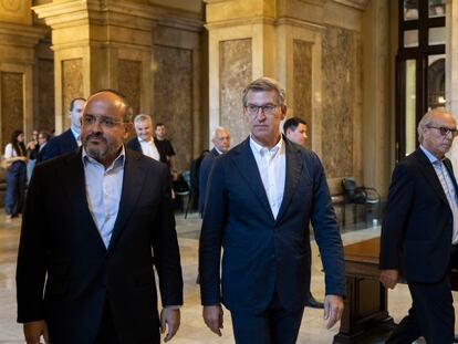 El presidente del Partido Popular, Alberto Núñez Feijóo, tras mantener una reunión con los miembros del Grupo Parlamentario Popular en el Parlament de Cataluña. Foto: Gianluca Battista