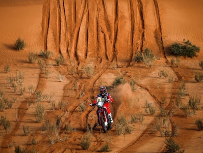 Joan Barreda (Honda), durante la segunda etapa del Dakar en Arabia Saudí.