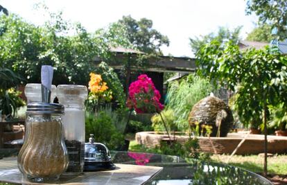 La cafetería Ama Khofi, ubicada en el vivero Rose Garden.