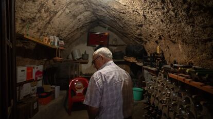 Teodoro Tabarés, en su bodega de Baltanás, en Palencia.