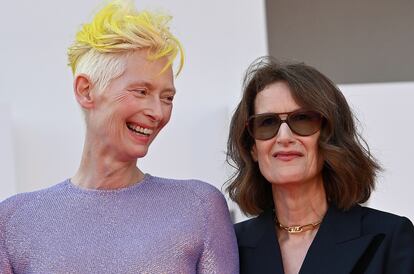 Joanna Hogg (R) and British actor Tilda Swinton