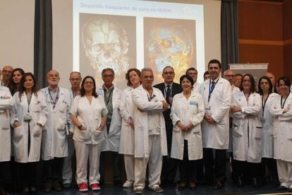 Part de l'equip de Vall d'Hebron que va fer el trasplantament.