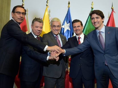 Vizcarra, Santos, Piñera, Peña Nieto y Trudeau, en abril pasado.