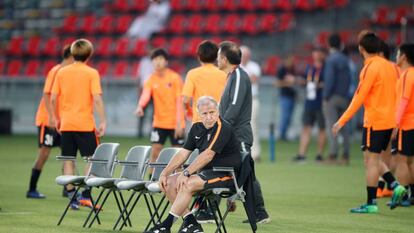 El director deportivo del Kashima Antlers, el brasileño Zico, durante un entrenamiento en Abu Dhabi.