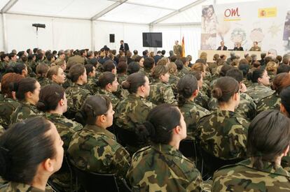 Mujeres militares en un acto en la base de El Goloso (Madrid).