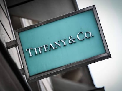 Fachada de una joyería Tiffany en París. 