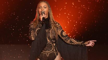 Beyoncé durante su actuación en los premios BET, en Los Ángeles.