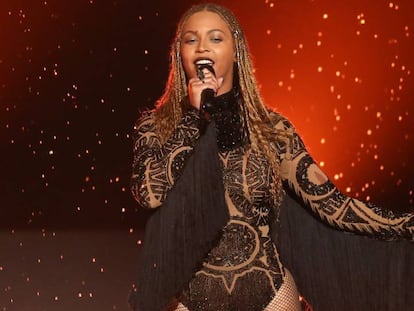 Beyoncé durante su actuación en los premios BET, en Los Ángeles.