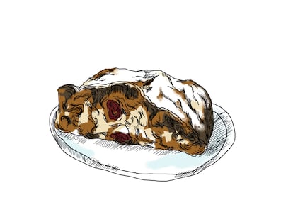 En sus orígenes, este exquisito hojaldre relleno de compota de manzana, azúcar, canela, pasas y pan rallado, servía sobre todo de alimento para la gente pobre.