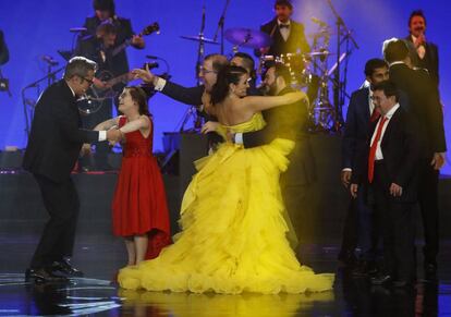 El equipo de la película 'Campeones', tras recibir el Goya a la mejor película.