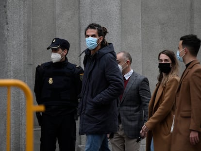 El diputado y secretario de Organización de Podemos, Alberto Rodríguez, a su llegada al Tribunal Supremo para declarar como investigado por una presunta agresión a un policía.