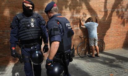 Un momento de la operación contra independentistas de los Comités de Defensa de la República (CDR) que planeaban actos violentos con explosivos en Sabadell (Barcelona).