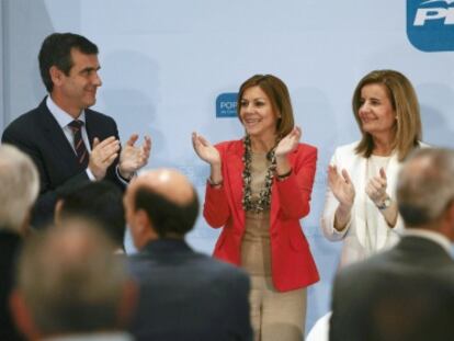 María Dolores de Cospedal y Fátima Báñez, durante su intervención en un acto del PP sobre Empleo celebrado este miércoles en Guadalajara.