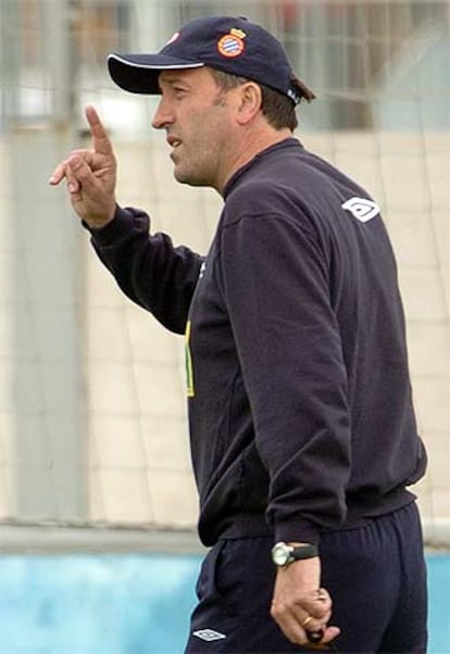 Lotina, en un entrenamiento del Espanyol.