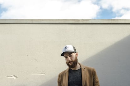 La gorra de Ashton Kutcher, por ejemplo