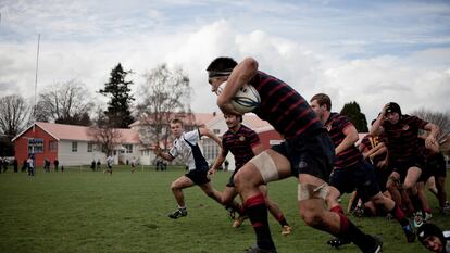 Ataque de la alineación del Instituto de Rotorua (Bahía de Plenty, Nueva Zelanda) en un partido.