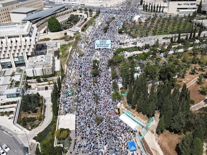 Vista aérea de las protestas en Jerusalén, este lunes.