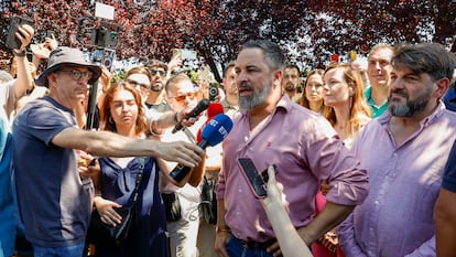 Santiago Abascal, el domingo 6 de junio, en una concentración frente al centro de migrantes de Alcalá de Henares