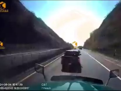 Un fotograma de la cámara de seguridad del tráiler agredido en Arco Norte el 4 de junio de 2024.
