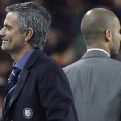 José Mourinho, entrenador del Real Madrid, y Pep Guardiola, entrenador del Fútbol Club Barcelona