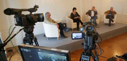 Xabier Olano (EH Bildu), Denis Itxaso (PSE) y Juan Carlos Cano (PP) participan este martes en un debate.