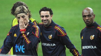 Xavi junto a Torres y Senna en un entrenamiento con la selección española.