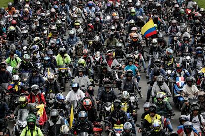 El ministro de Transporte, Guillermo Reyes, invitó el miércoles al gremio de motociclistas a una mesa de trabajo para revisar temas de movilidad, seguridad y sus propuestas.