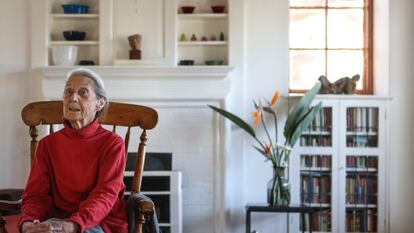 A escritora Nadine Gordimer, em sua casa de Joanesburgo.