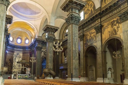 Catedral de Sant Pere, con murales de Josep Maria Sert.