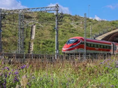 Así son los nuevos trenes italianos y franceses que competirán con Renfe en las vías españolas del AVE