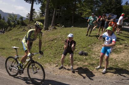 Contador, exhausto, durante la etapa.