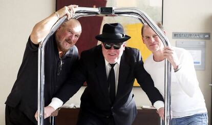 De izquierda a derecha, el guitarrista Steve Cropper, el cantante Tommy Mc Donell y el bajista Eric Udell.