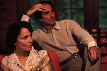 La actriz Claire Bloom y el escritor Philip Roth, en la casa de Connecticut en 1983.