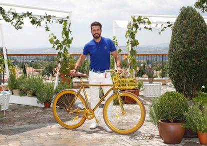 Martone, presentando sus bicicletas en Las Rozas Village