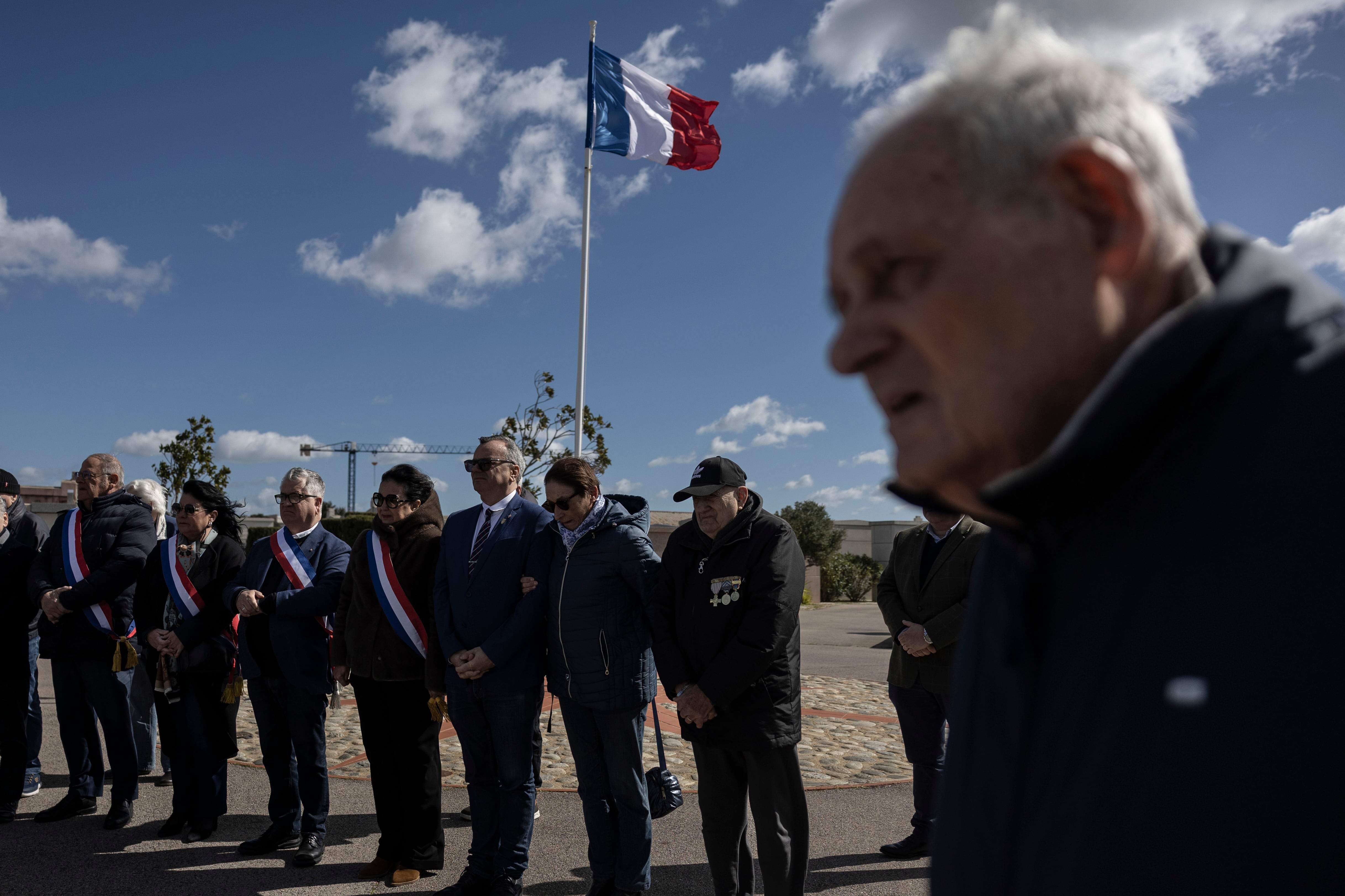 Homenaje a las victimas de los enfrentamientos
que tuvieron lugar el 26 de Marzo de 1962 en la calle de Isly de Argel, en el cementerio de Perpiñán.