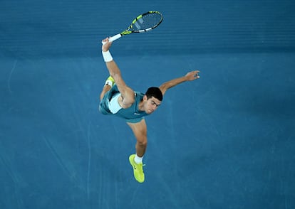 El magistral Djokovic niega de nuevo a Alcaraz