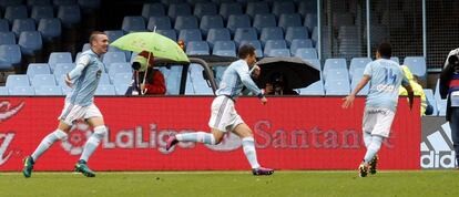 Hugo Mallo celebra el primer gol del Celta.