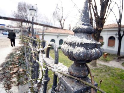 Antigua verja de la estatua de Cibeles, que hoy cerca el recinto del Escuadrón Municipal.