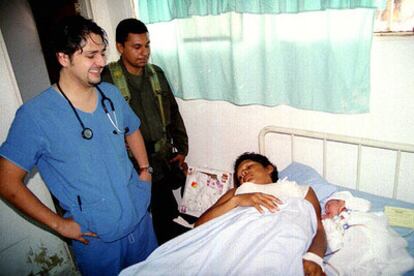 Milady descansa en un hospital de Cúcuta junto a su recién nacida.