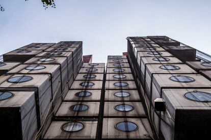 Cuando se construyó en 1972, la torre Nakagin era el único ejemplo de la capital del movimiento arquitectónico del metabolismo.