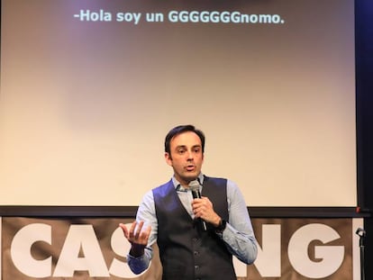 Pedro Llamas, en un momento de 'El cluvb de los tarados', en el Teatro Pequeño Gran Vía.