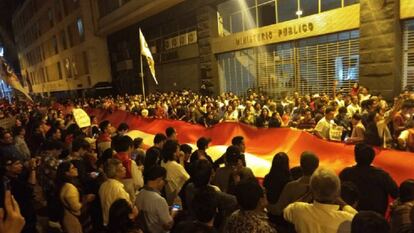 Protesto diante do Ministério Público em Lima.