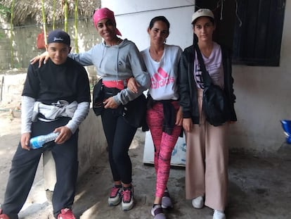 De izquierda a derecha, Samei Reyes, Meiling Álvarez, Dayranis Tan y Elianis Morejón, en San Jose El Hueyate, en la costa de Chiapas.