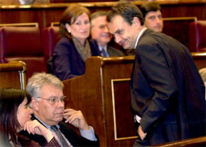 Felipe González y José Luis Rodríguez Zapatero, durante el pleno sobre Irak.